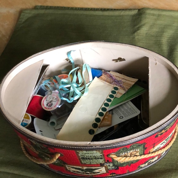 Vintage Sewing Box - Picture 5 of 8